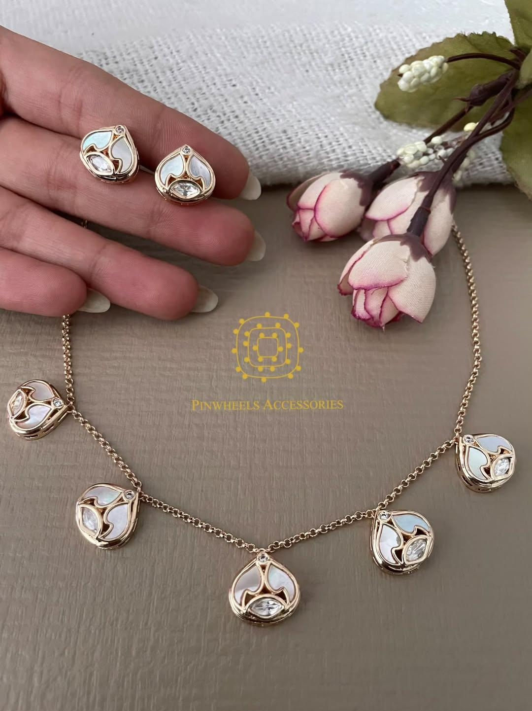 MOTHER OF PEARL 5 PENDANT NECKLACE SET 