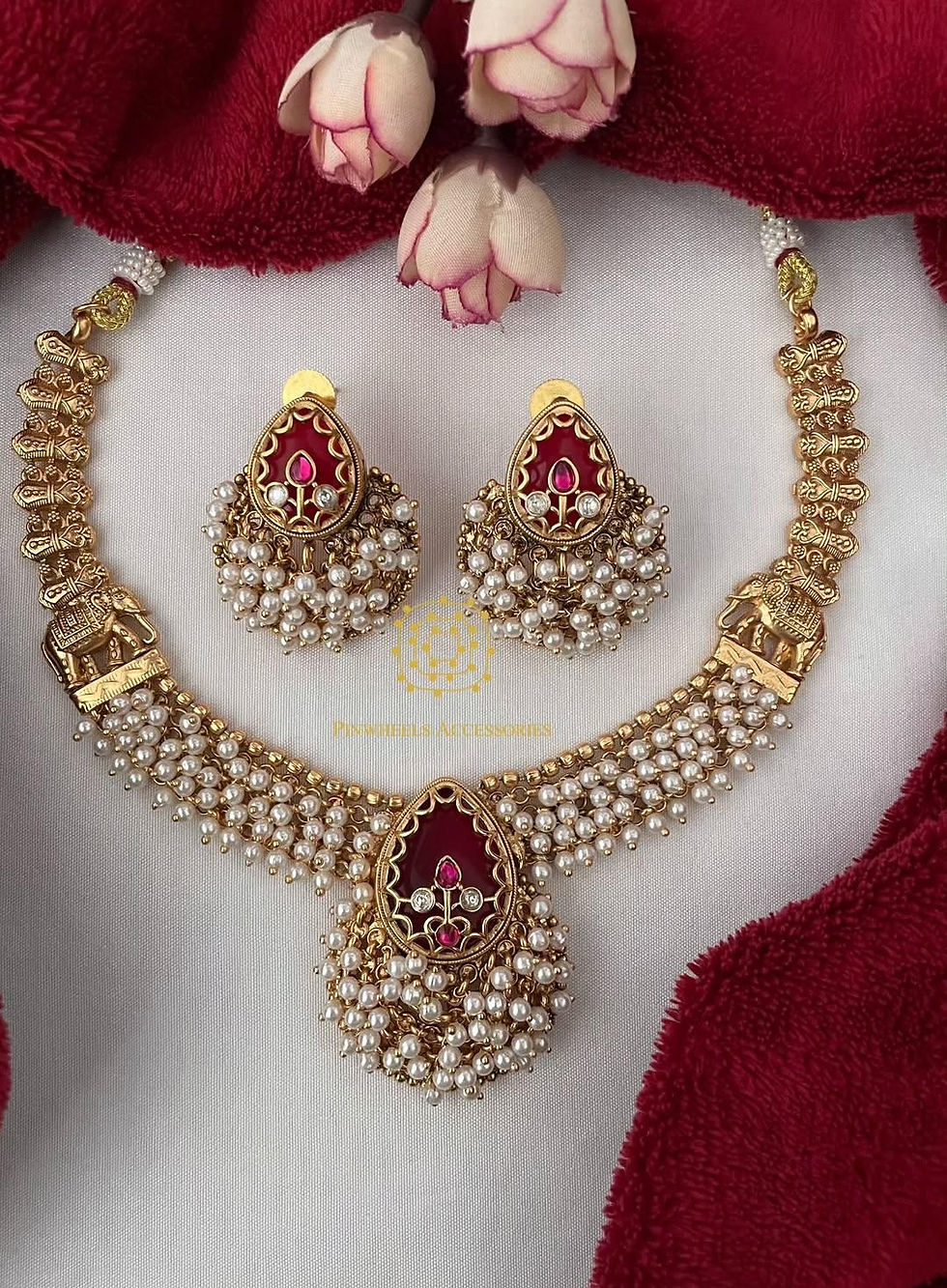 Thumbnail: CLUSTER PEARL TRADITIONAL NECKLACE 
