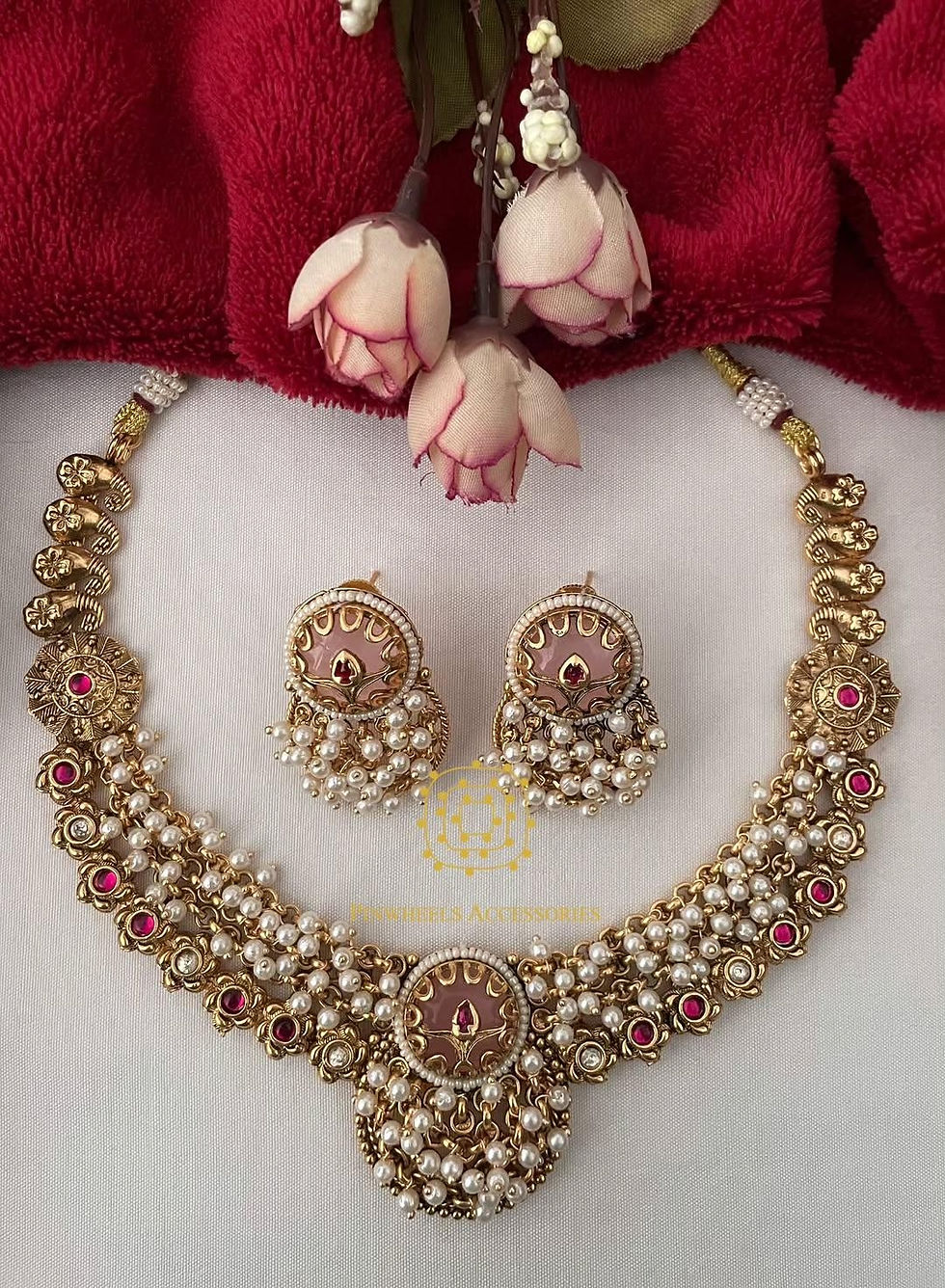 Thumbnail: CLUSTER PEARL TRADITIONAL NECKLACE 