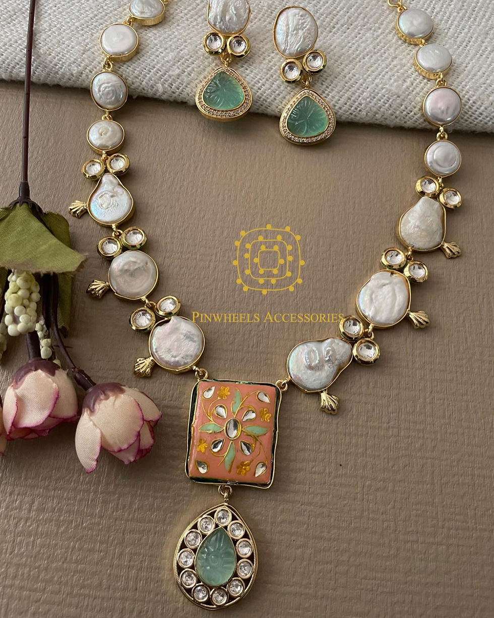 BAROQUE PEARL NECKLACE