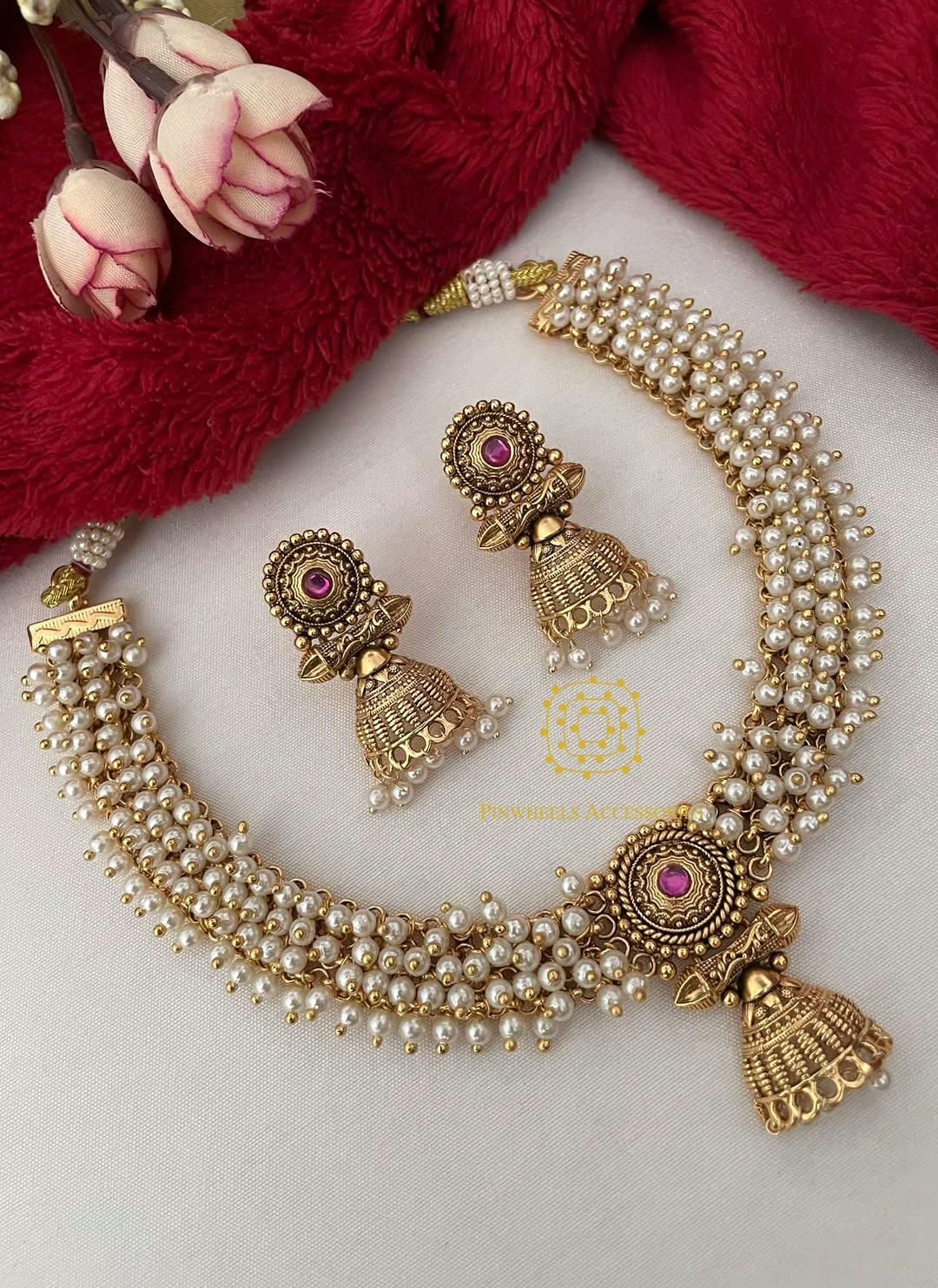 CLUSTER PEARL TRADITIONAL NECKLACE 
