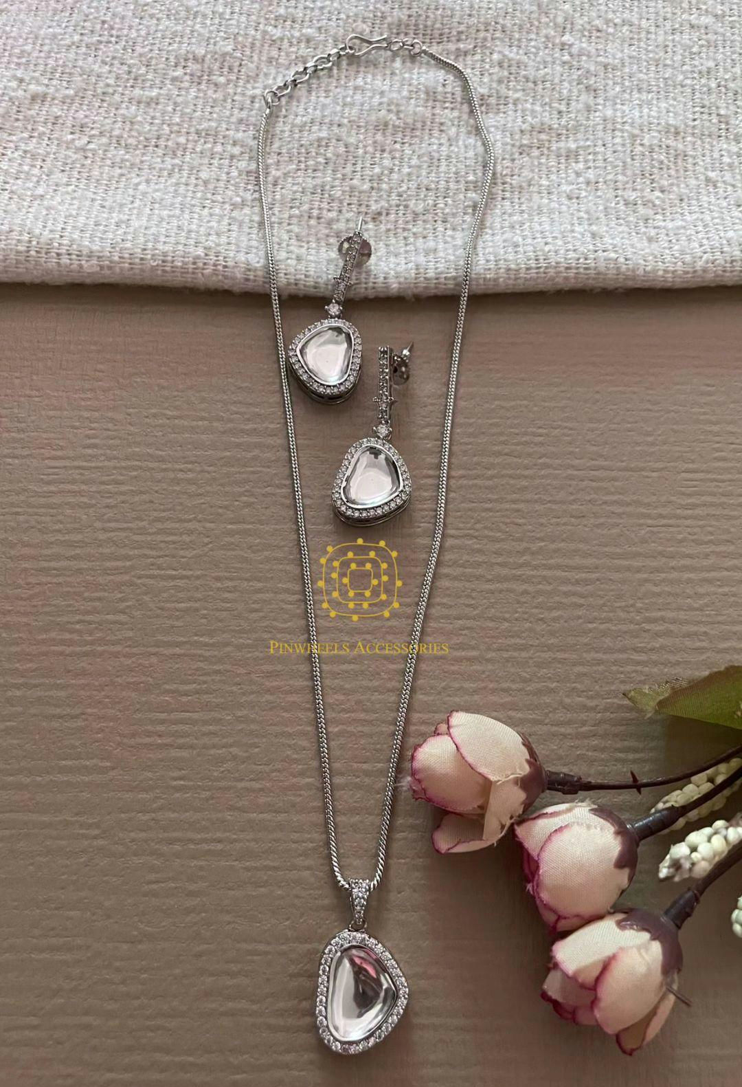 POLKI PENDANT NECKLACE 