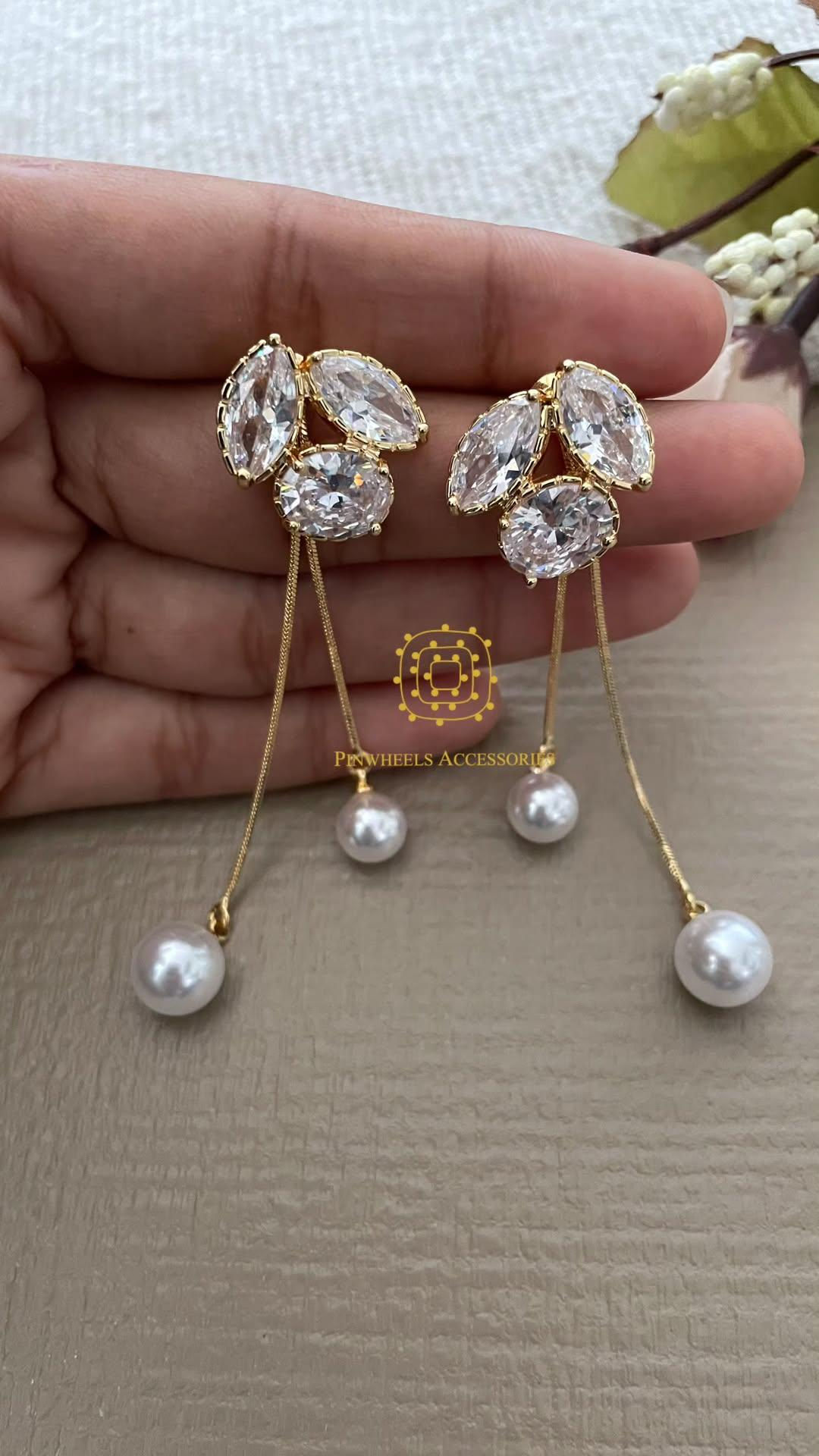 DIAMONDY PEARL EARRINGS 