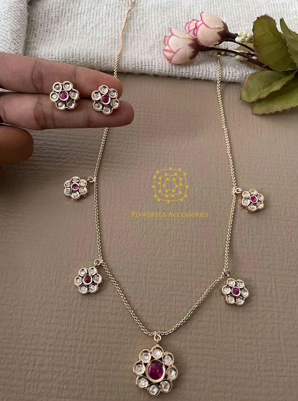 Thumbnail: SIMPLE FLOWERY PENDANT CHAIN