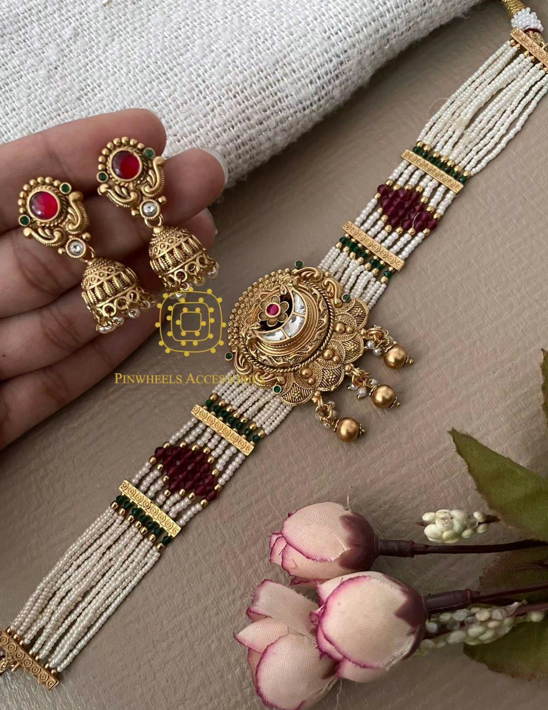 ANTIQUE PENDANT CHOKER