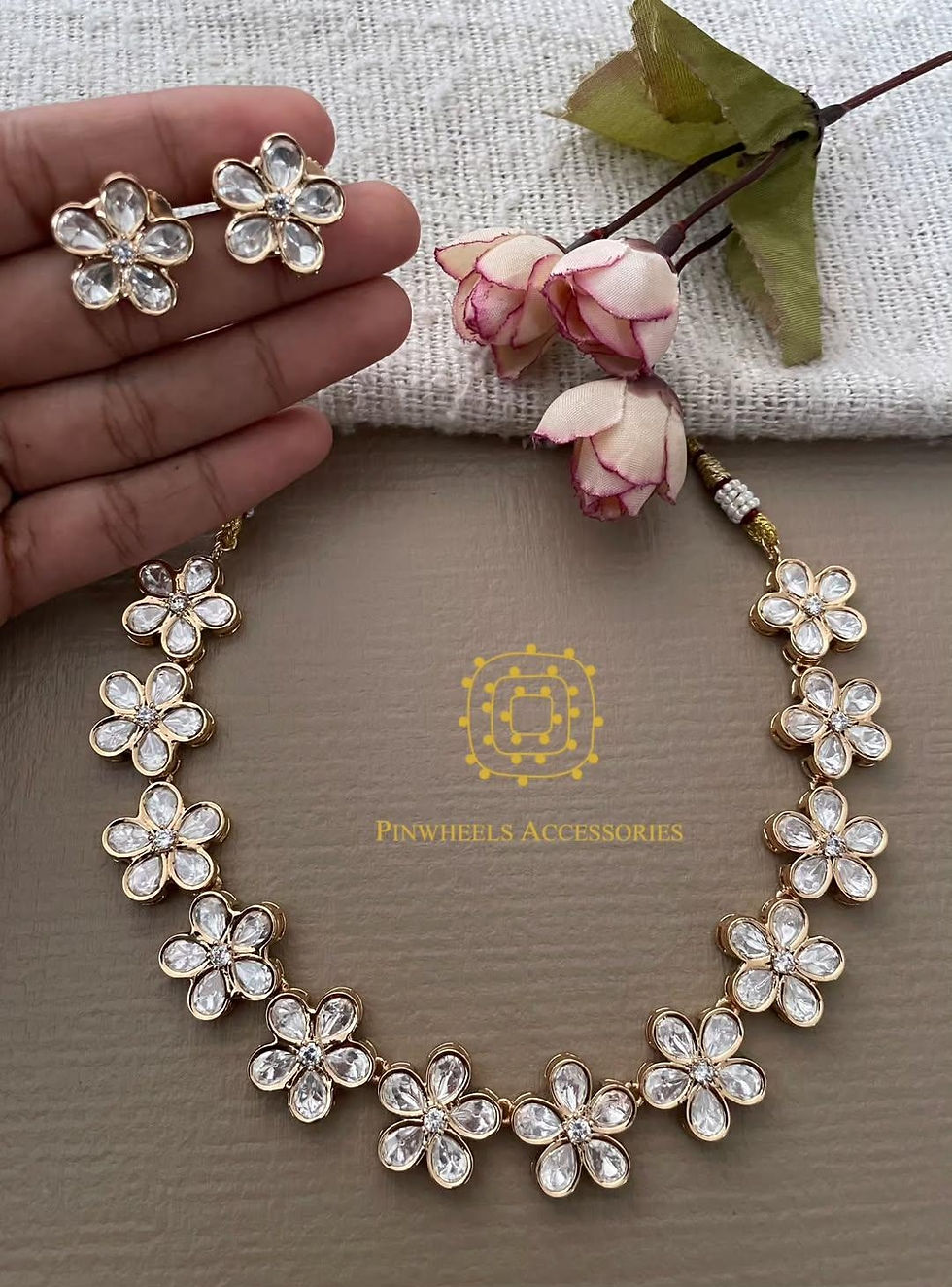 Thumbnail: FLOWERY POLKI NECKLACE 