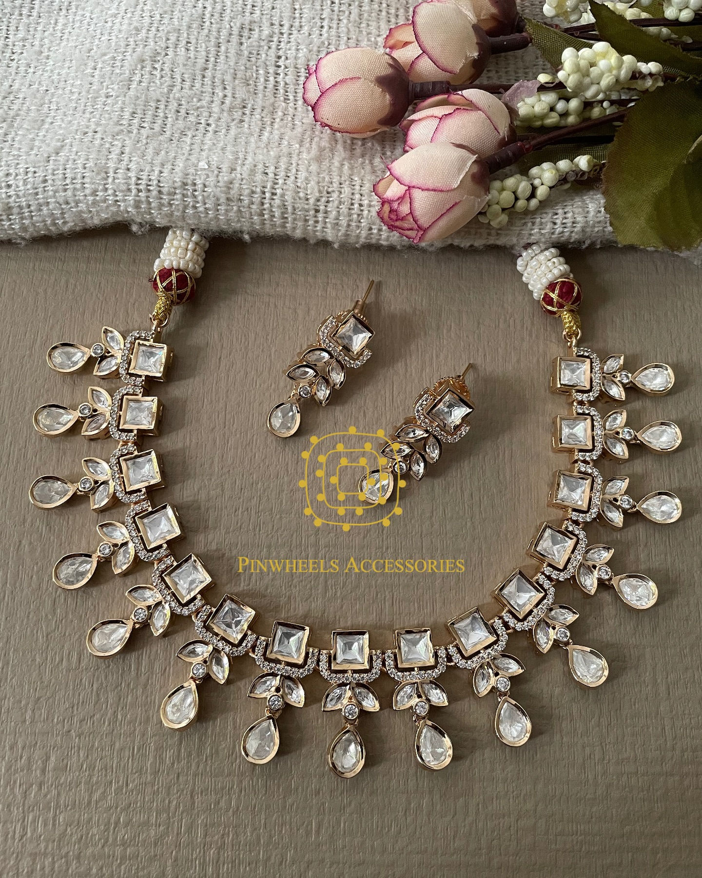 SIMPLE KUNDAN NECKLACE