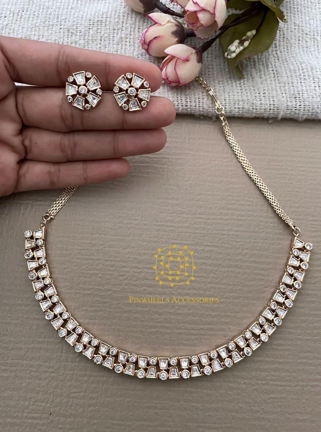 POLKI ELEGANT NECKLACE