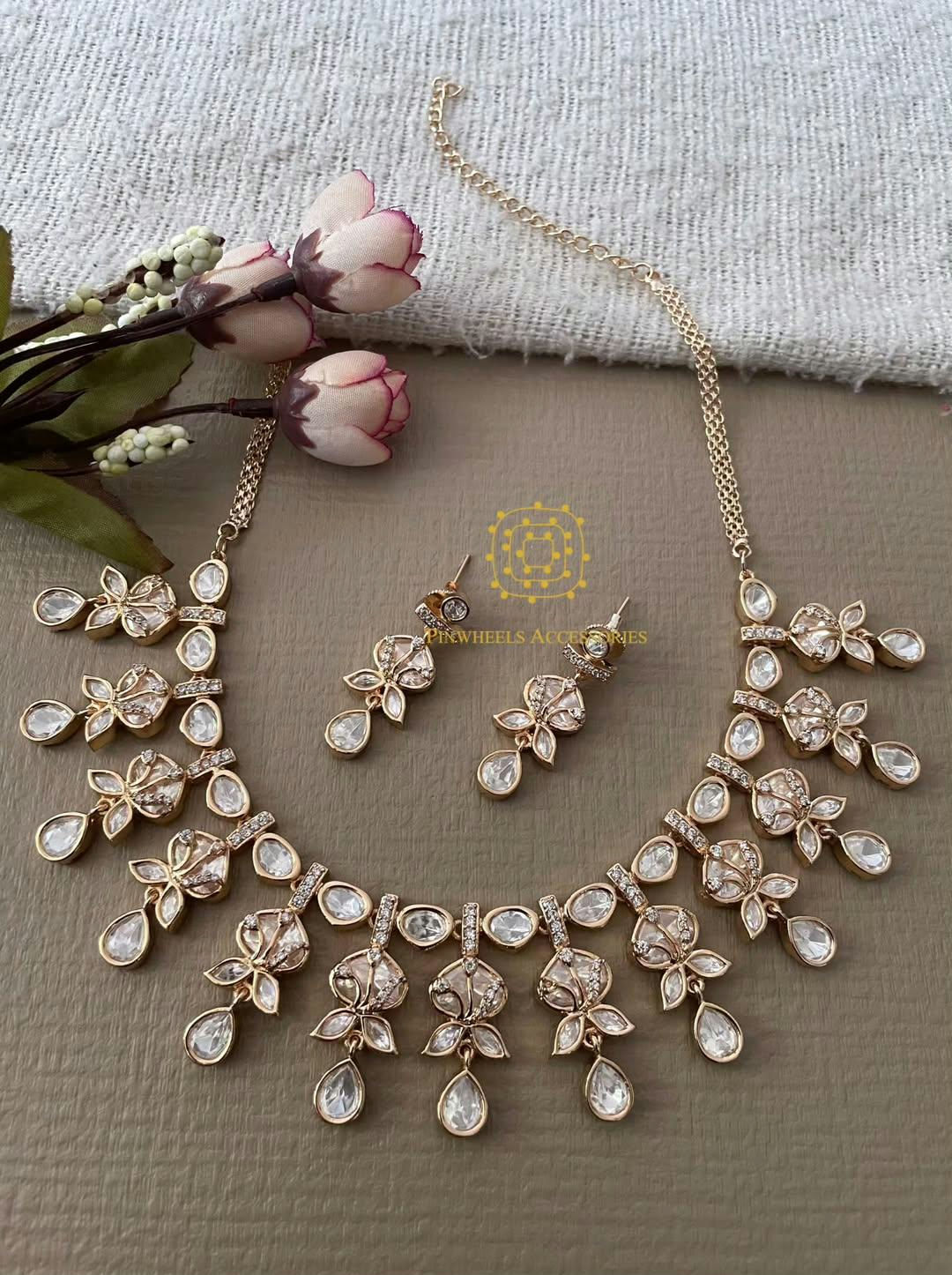 POLKI COLOURED STONE NECKLACE 