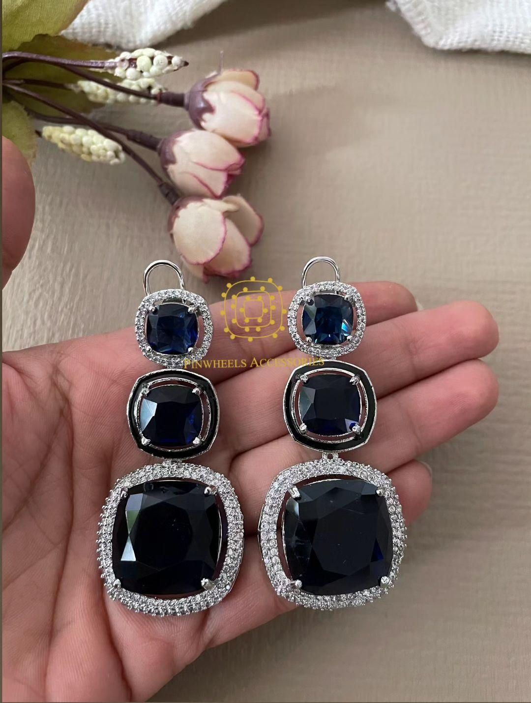 DOUBLET STONE EARRINGS 