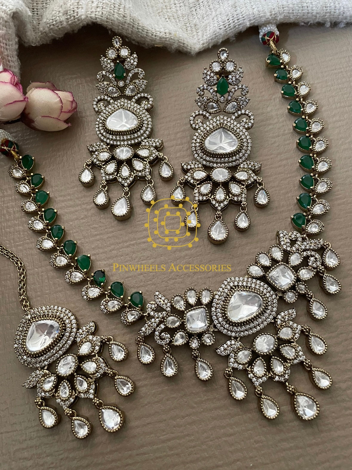 VICTORIAN BRIDAL SET