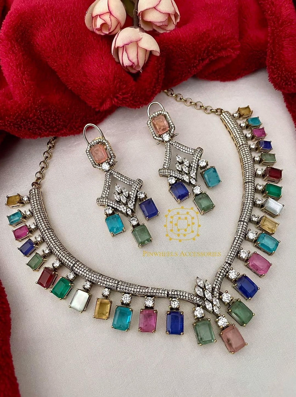 Thumbnail: MULTICOLOURED DIAMONDY STIFF HASLI NECKLACE 