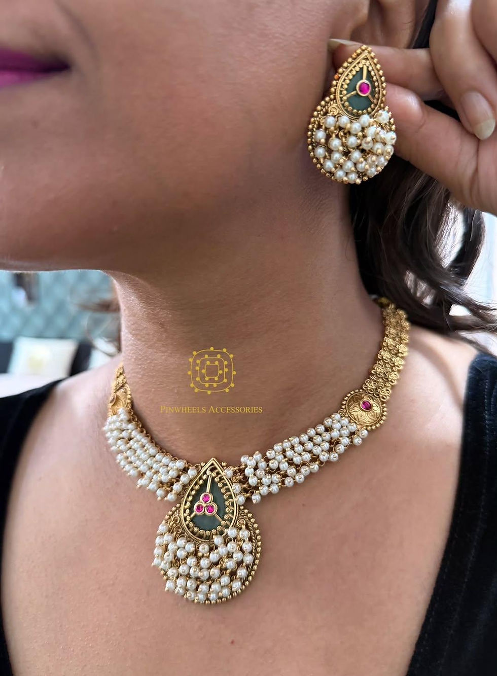 Thumbnail: CLUSTER PEARL TRADITIONAL NECKLACE 