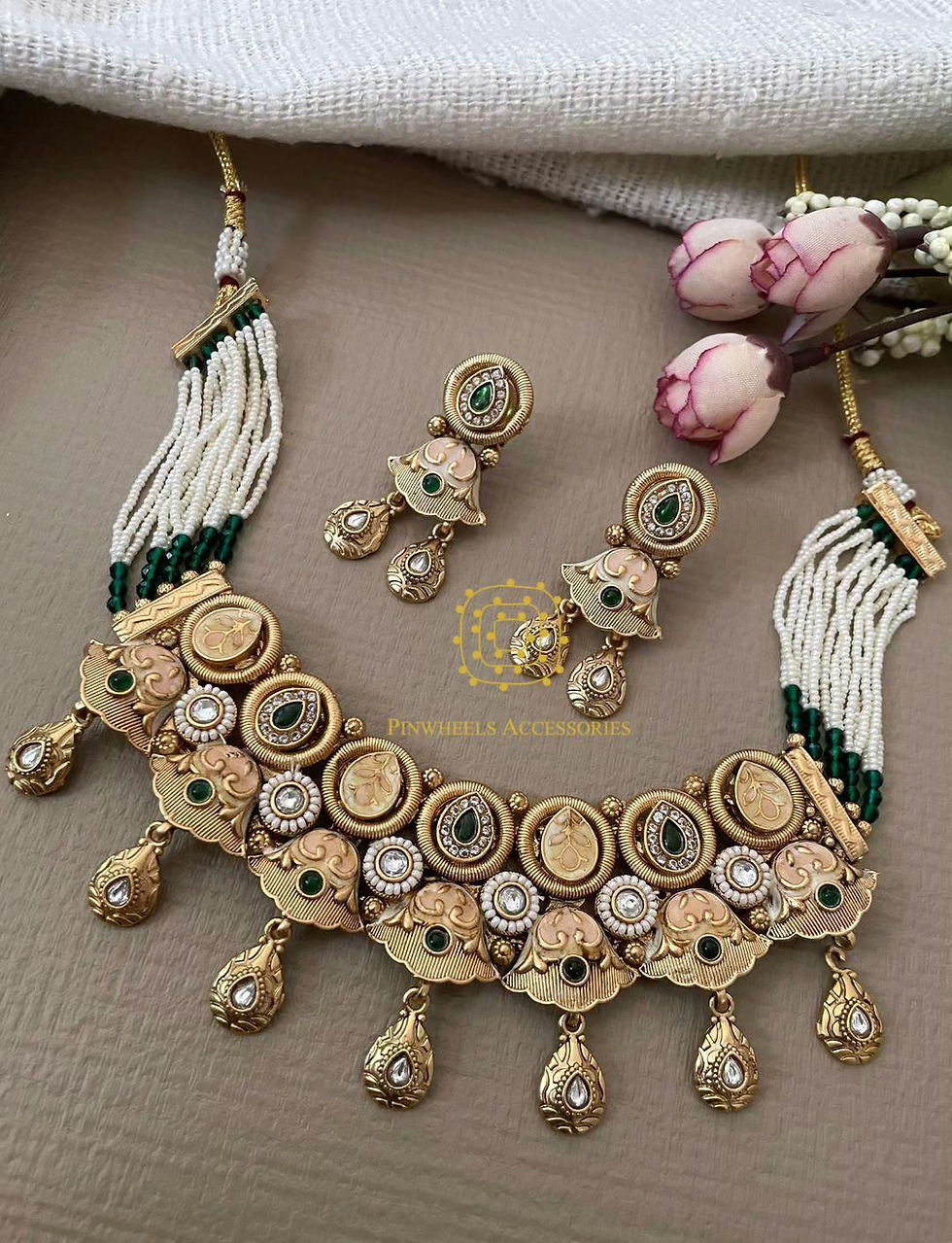 Thumbnail: ANTIQUE GOLD NECKLACE 