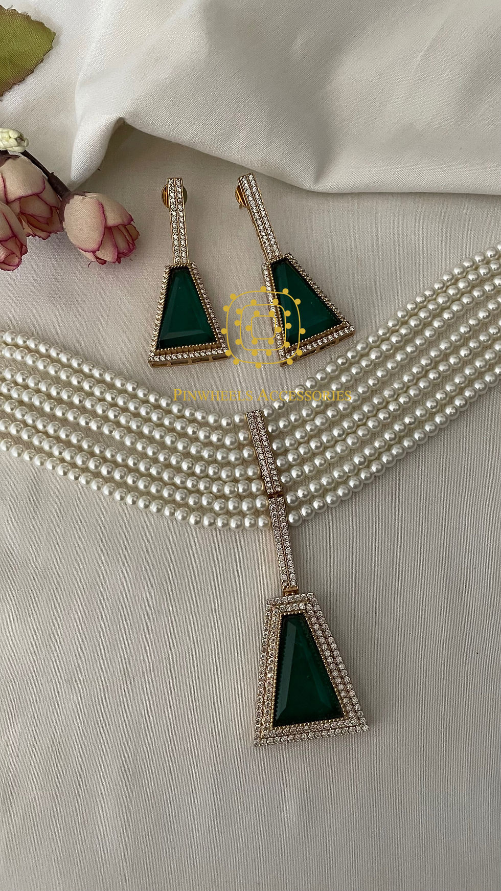 Thumbnail: Classic Doublet Stone Pearl Choker 