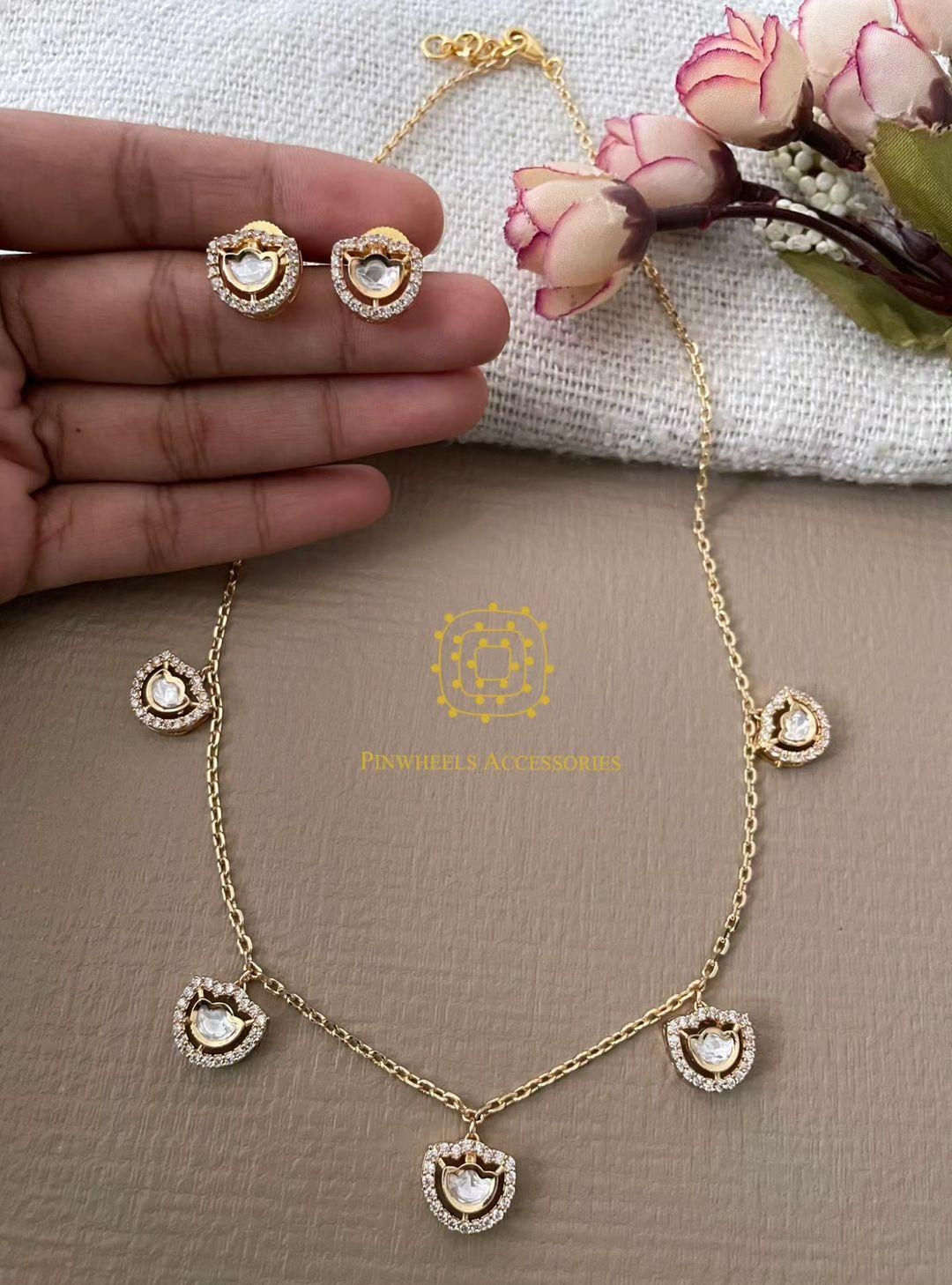 SIMPLE POLKI PENDANT SET 