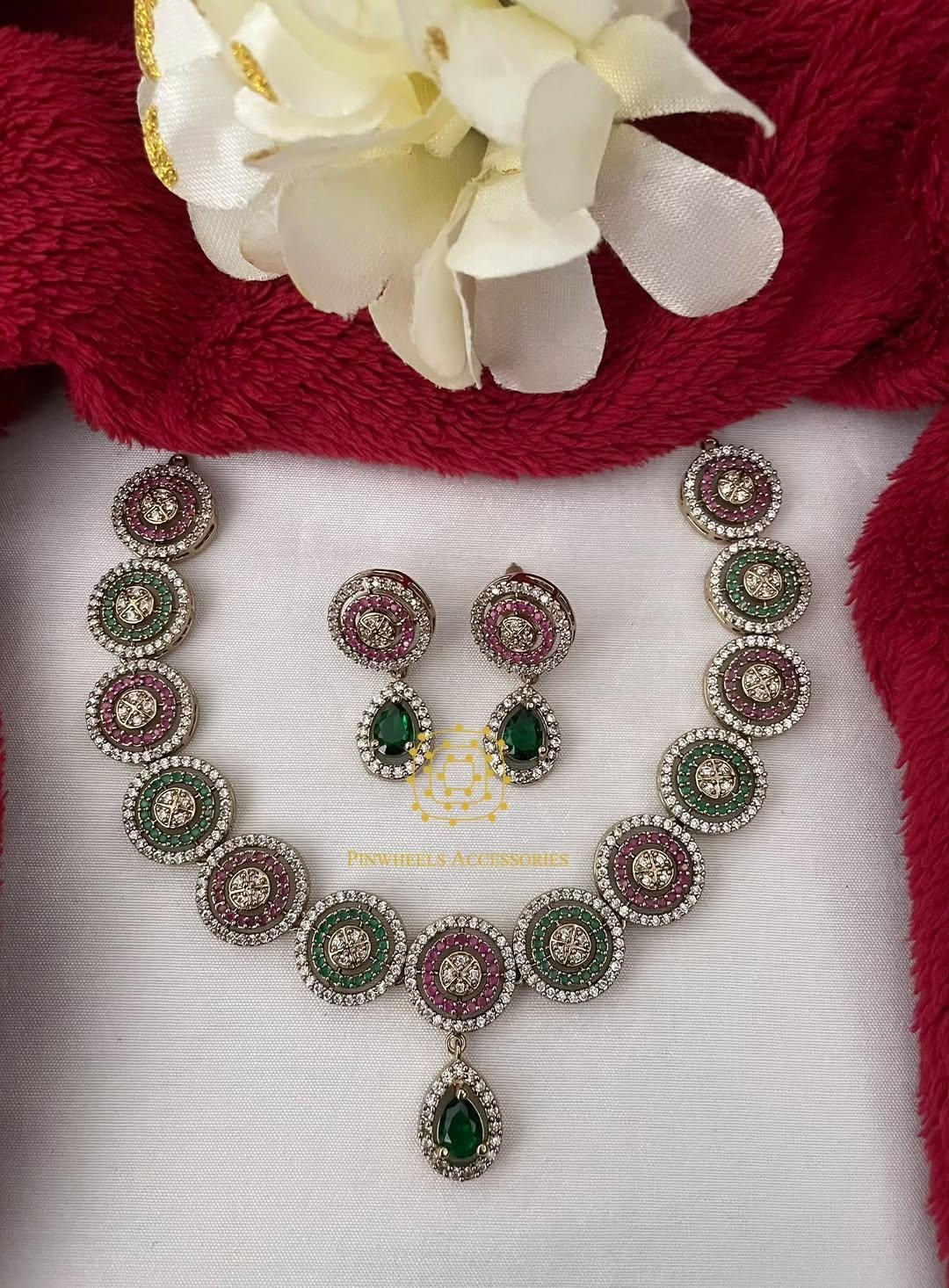 COLOURED STONE DIAMONDY NECKLACE 
