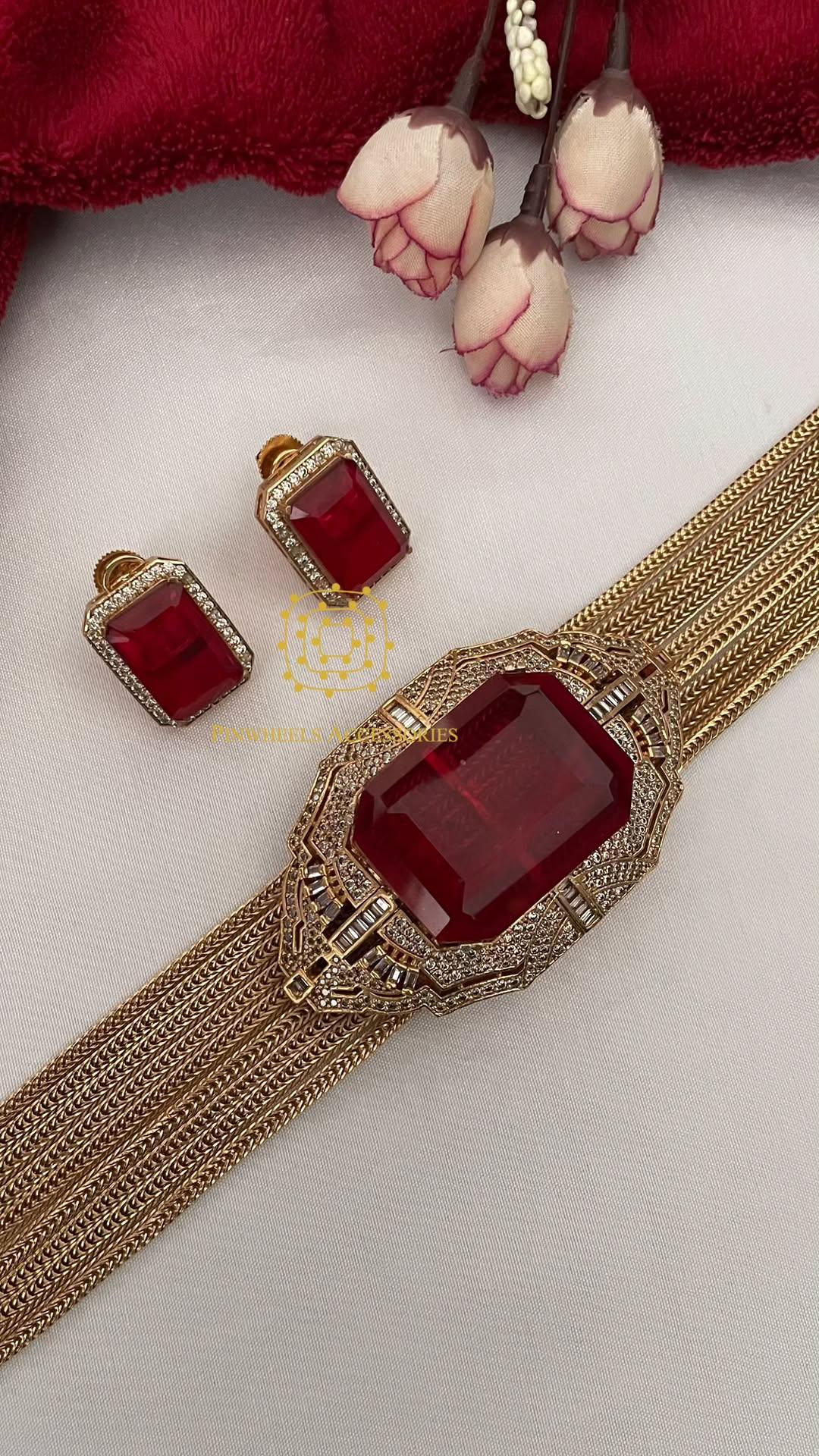 DOUBLET STONE MULTICHAIN CHOKER 