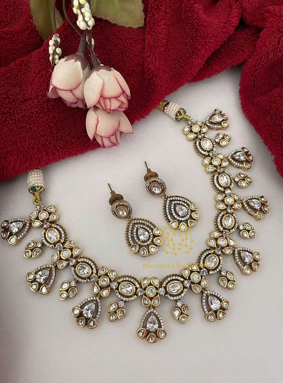 Thumbnail: POLKI VICTORIAN POLISH COLOURED STONE NECKLACE 