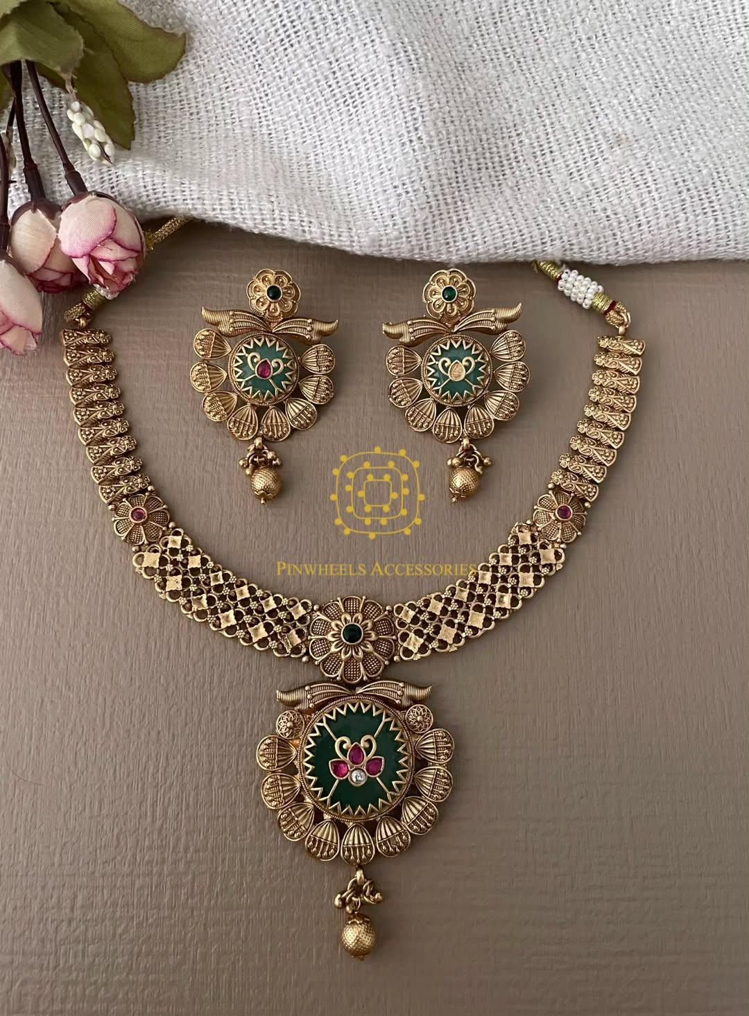 HANDCRAFTED TRADITIONAL NECKLACE 