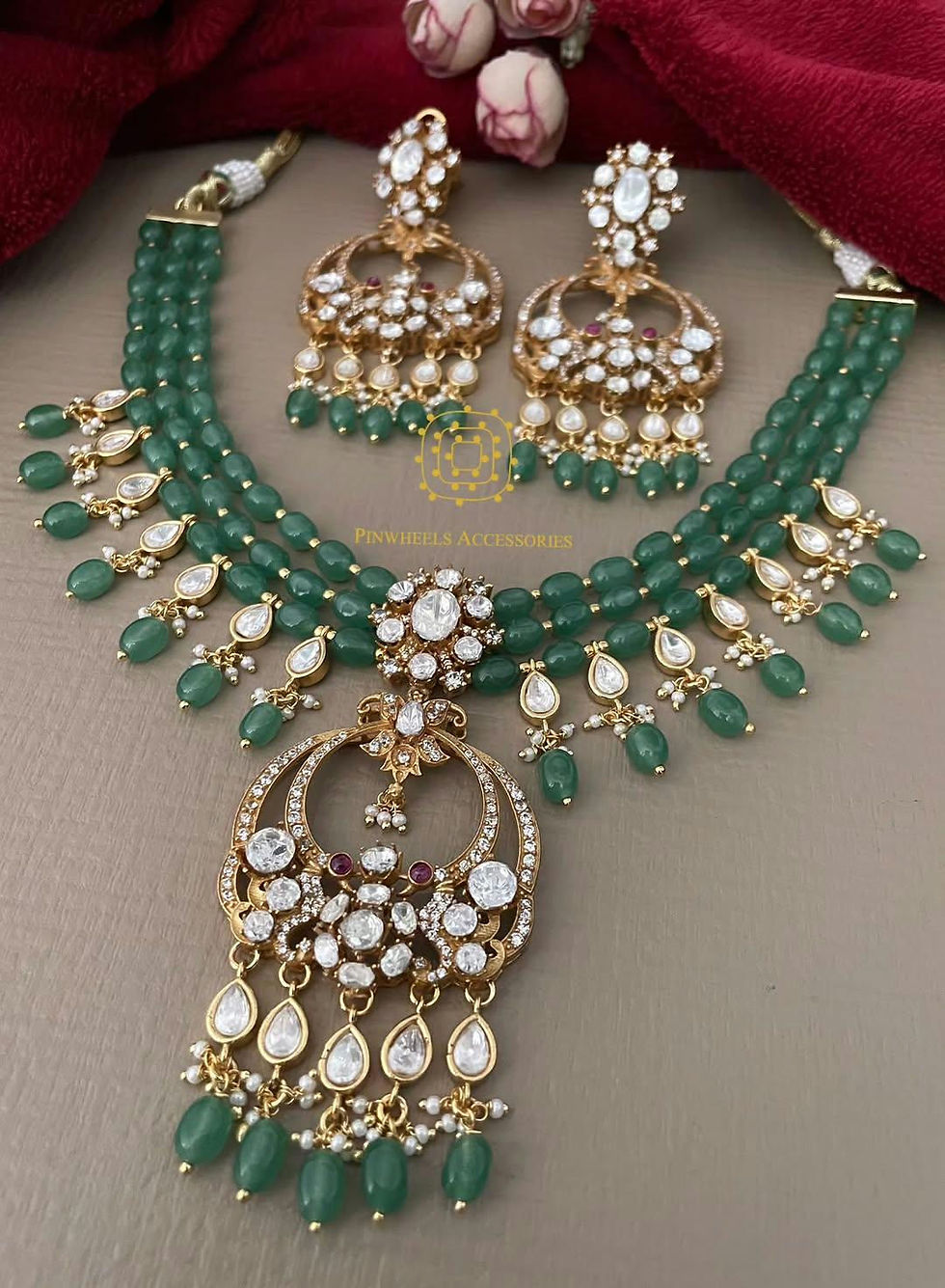 Thumbnail: MOISSANITE STONE EMERALD BEADED NECKLACE 