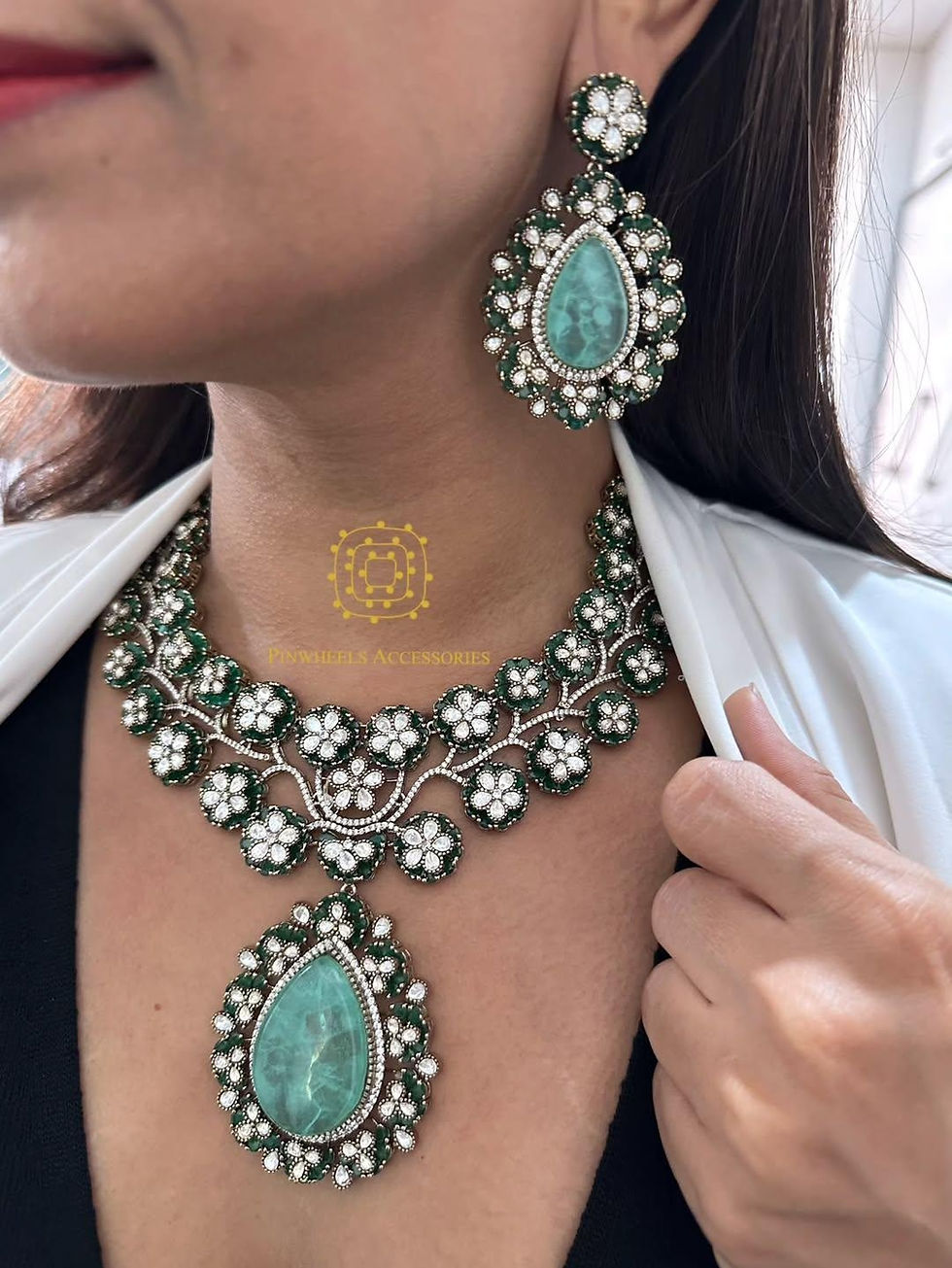 Thumbnail: STIFF FLOWER BRIDAL HASLI 