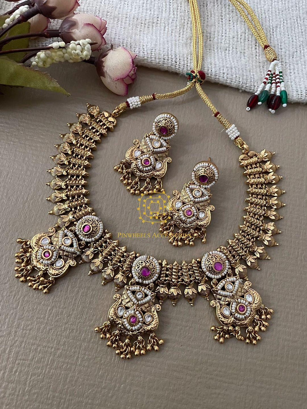 Thumbnail: GOLD TRADITIONAL KUNDAN NECKLACE 