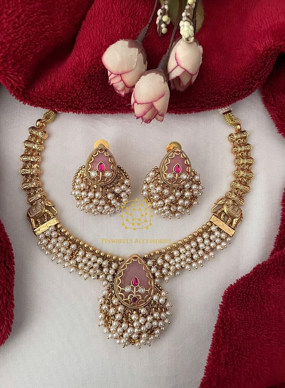 Thumbnail: CLUSTER PEARL TRADITIONAL NECKLACE 