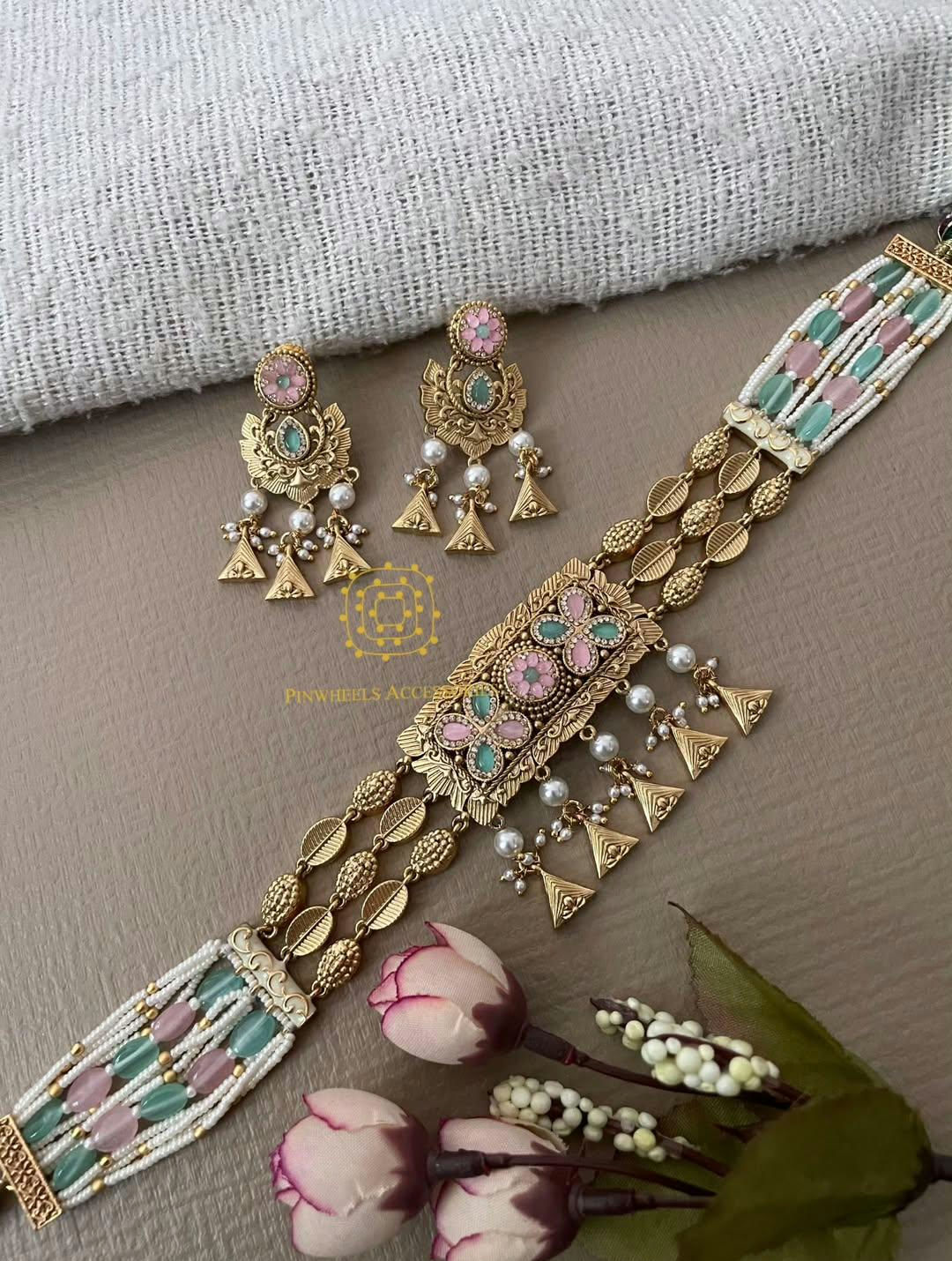 ANTIQUE POLISH BLOCK CHOKER 
