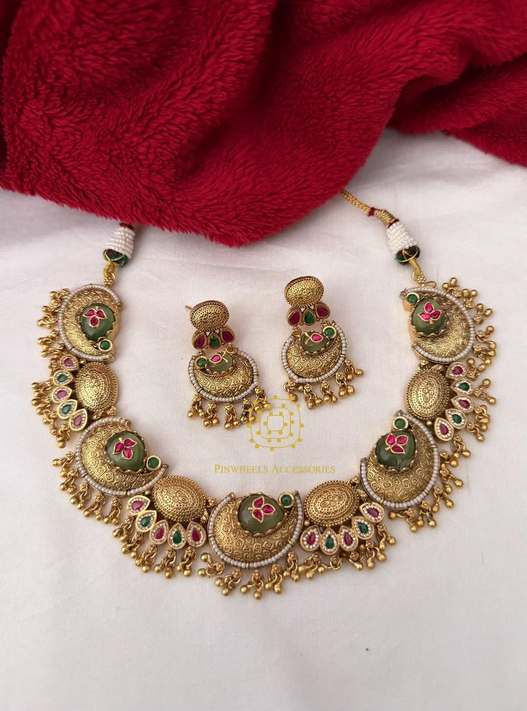 TRADITIONAL HANDCRAFTED ANTIQUE NECKLACE 