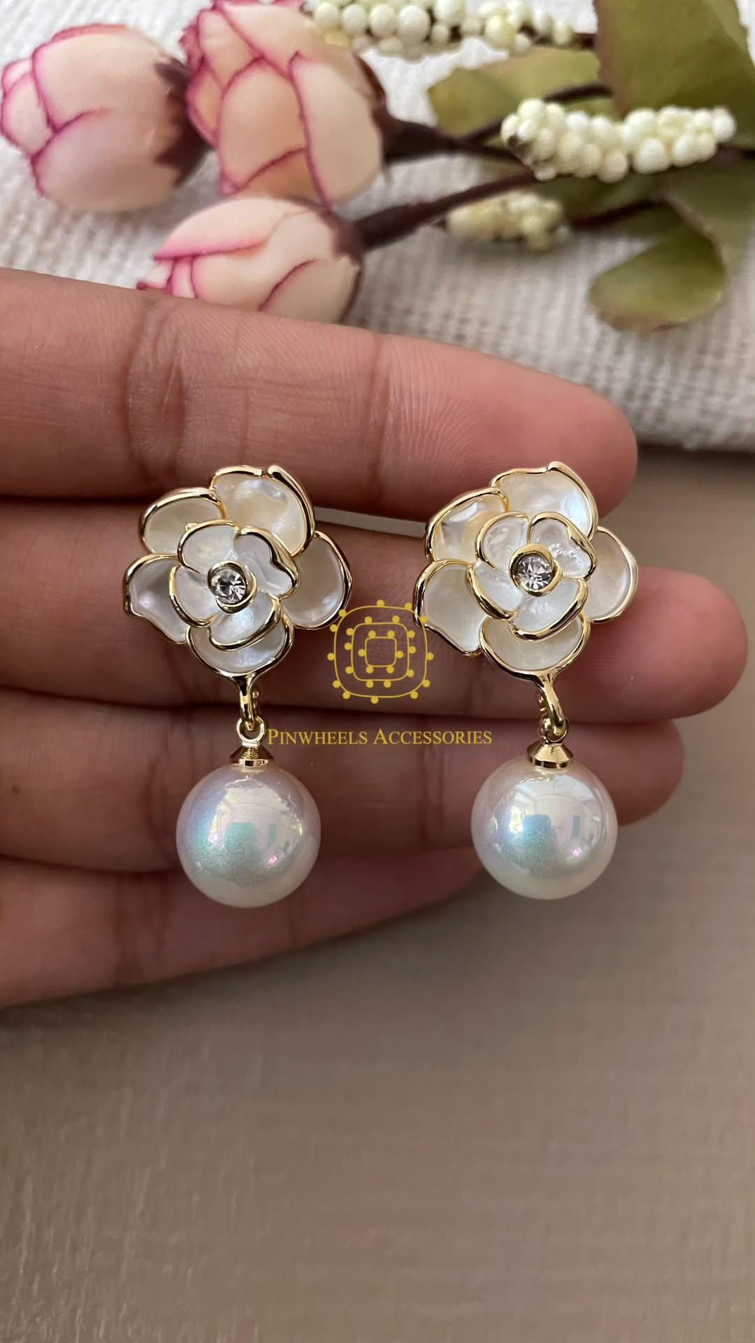 MOP FLOWERY PEARL STUDS