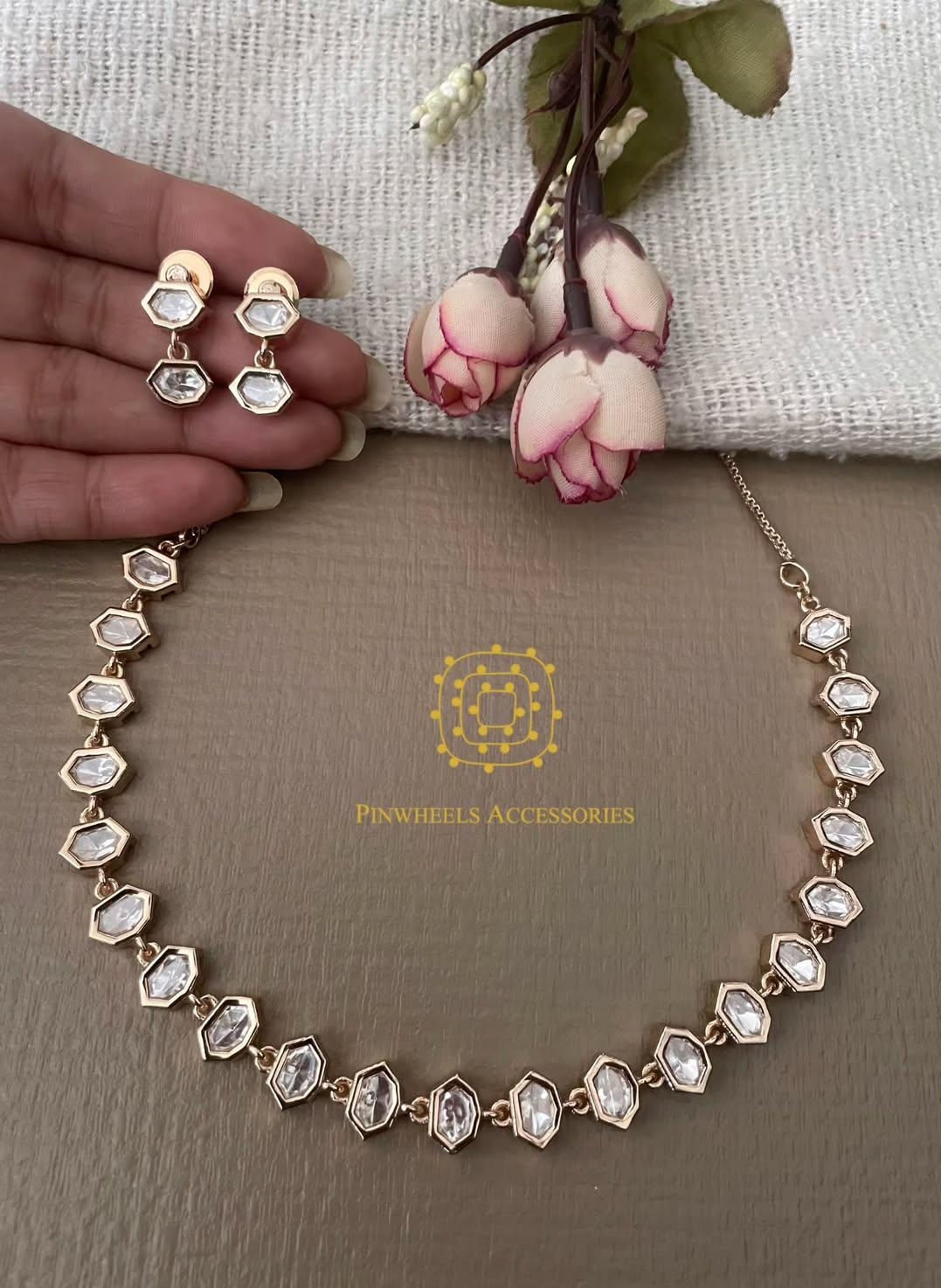 SIMPLE KUNDAN NECKLACE 