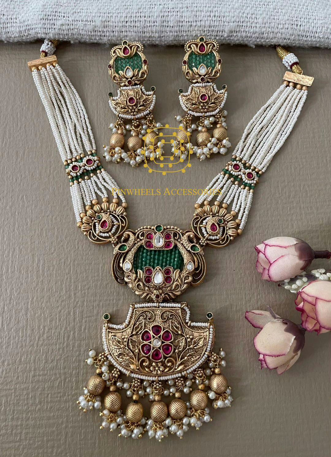 Traditional Indian necklace set in gold.