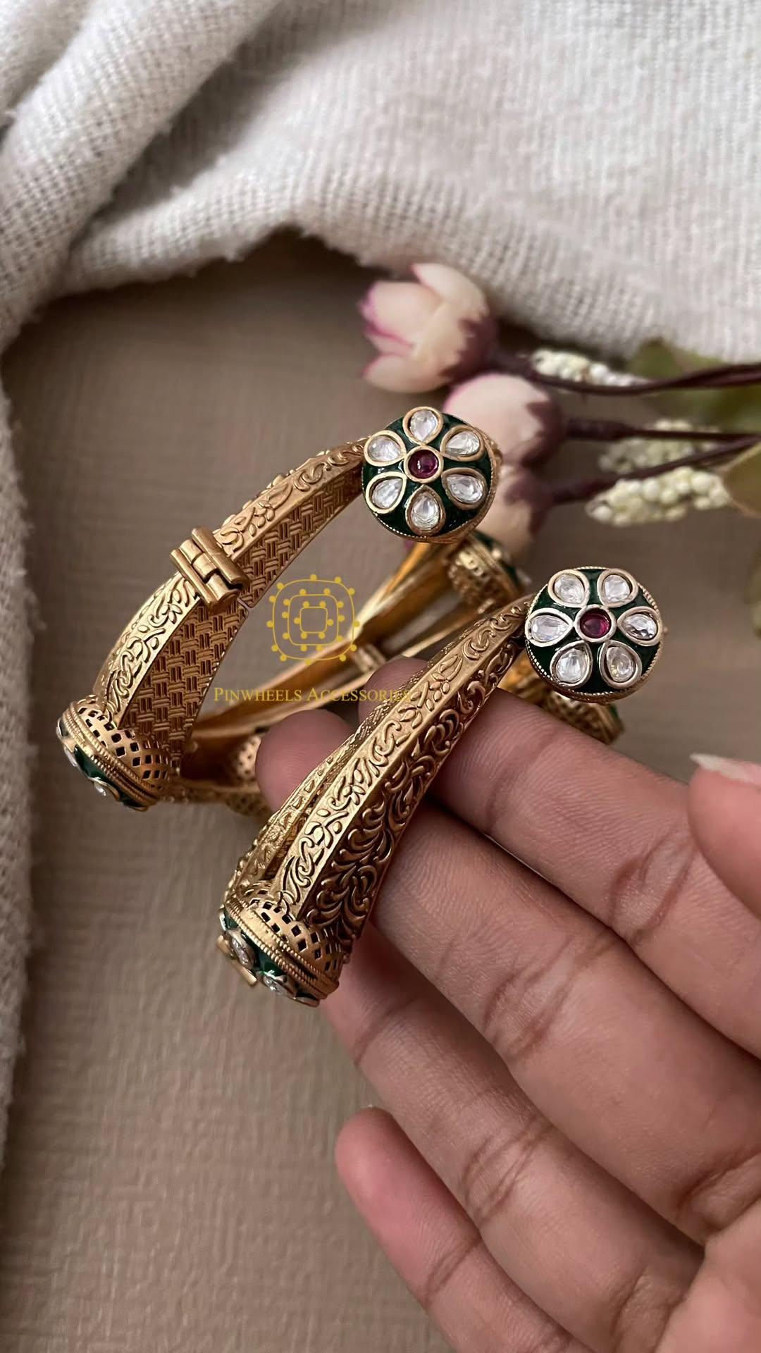 UNEVEN TRADITIONAL KADA PAIR