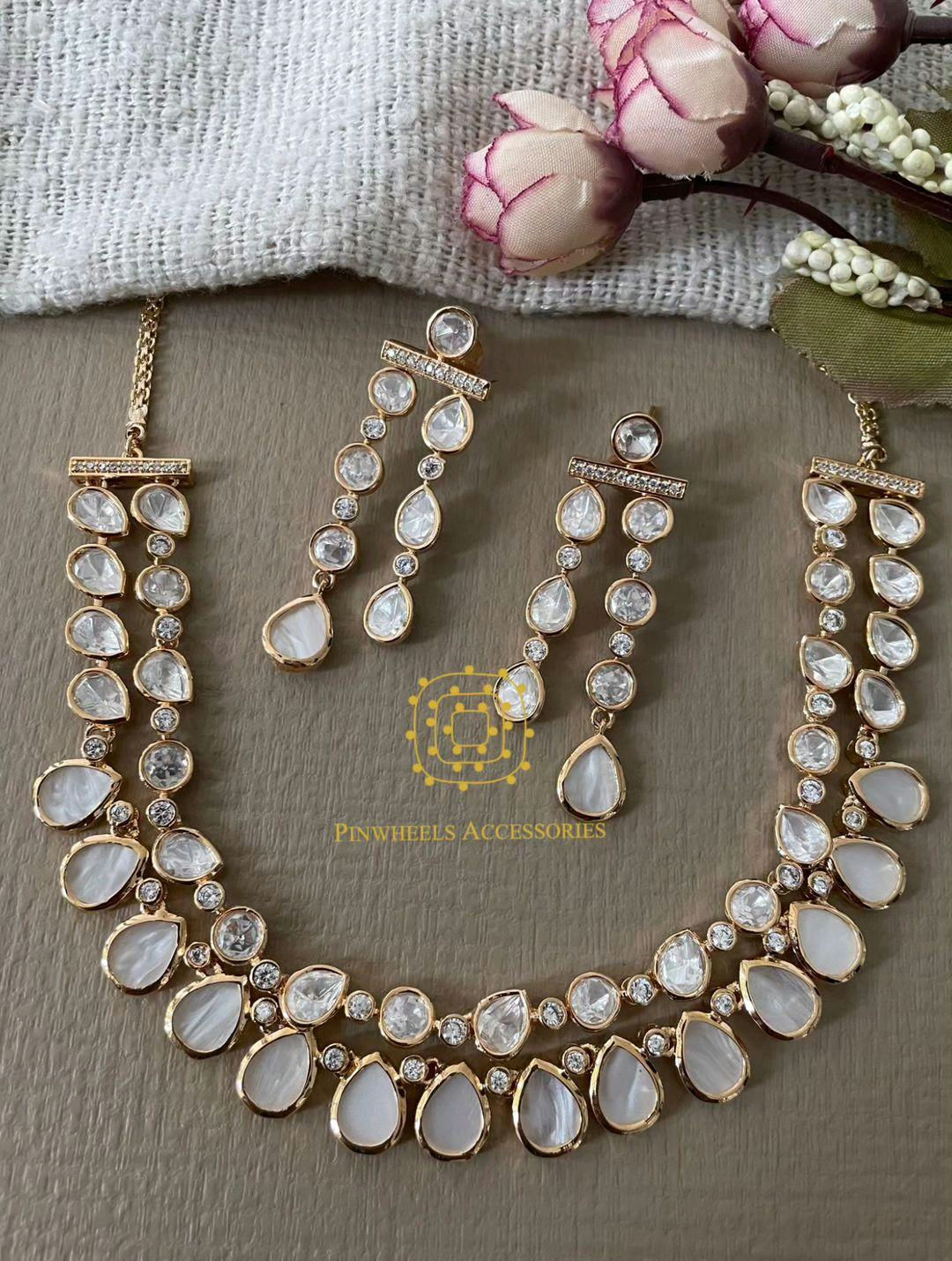 DOUBLE LAYER MOTHER OF PEARL NECKLACE