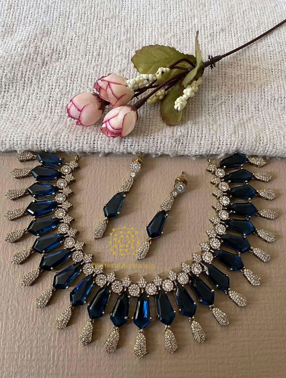 Thumbnail: DOUBLET STONE NECKLACE 