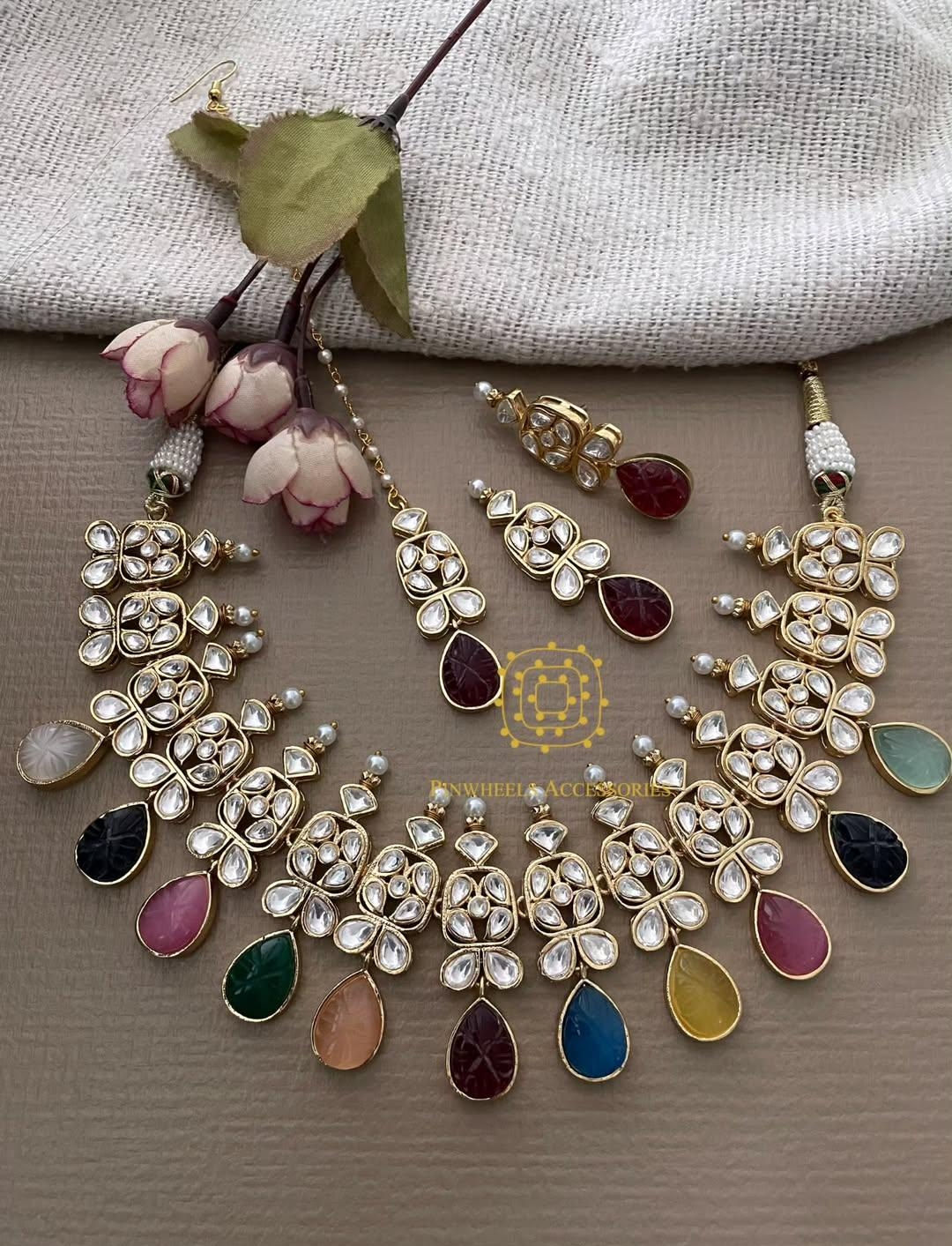 KUNDAN COLOURED STONE NECKLACE 
