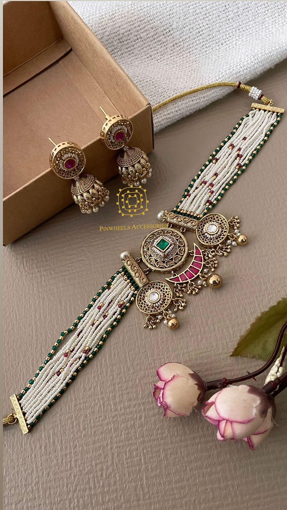 Thumbnail: TRADITIONAL ANTIQUE CHOKER 