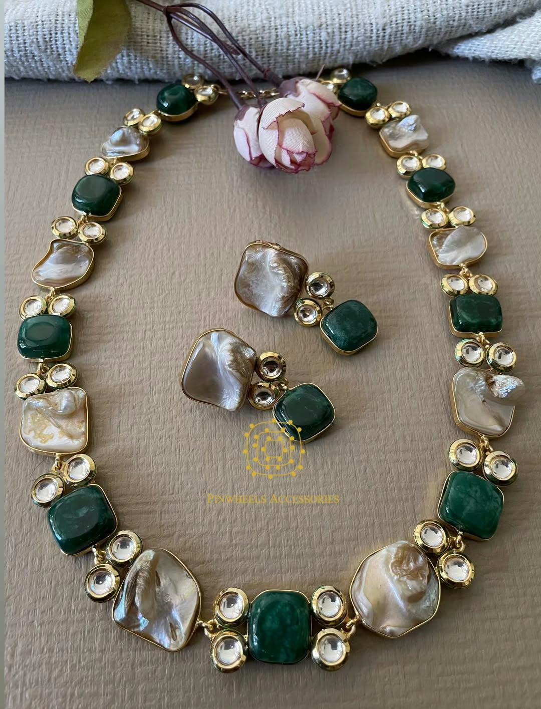 MOTHER OF PEARL COLOURED STONE NECKLACE 