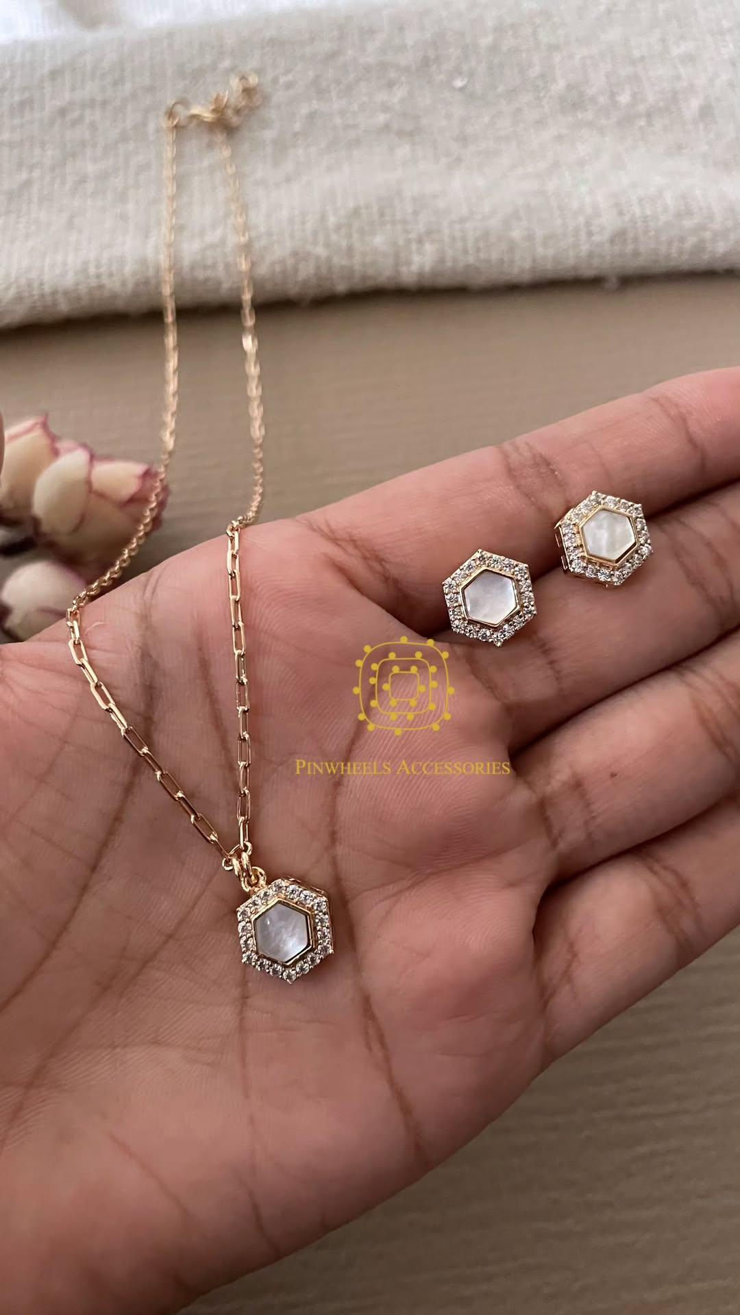 SIMPLE PENDANT SET 