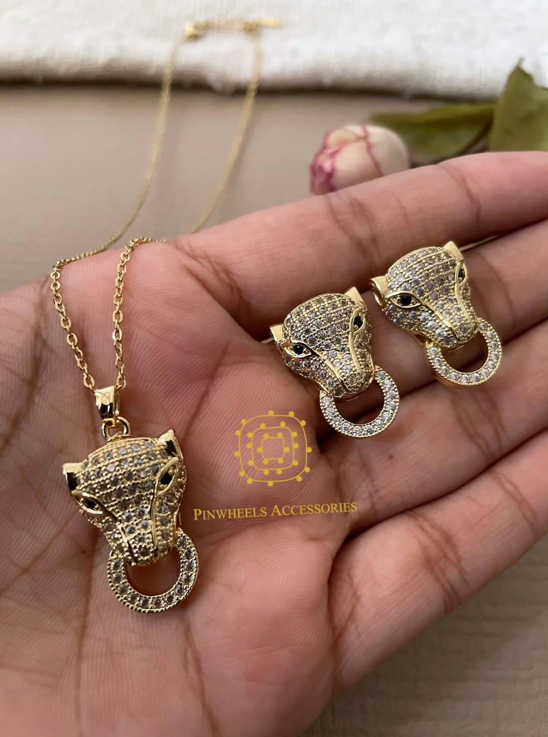 DIAMONDY PENDANT SET