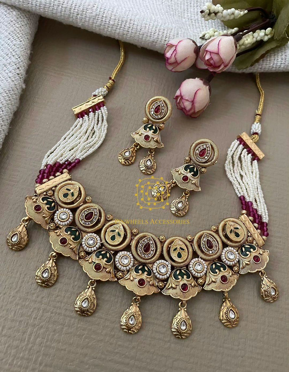 Thumbnail: ANTIQUE GOLD NECKLACE 