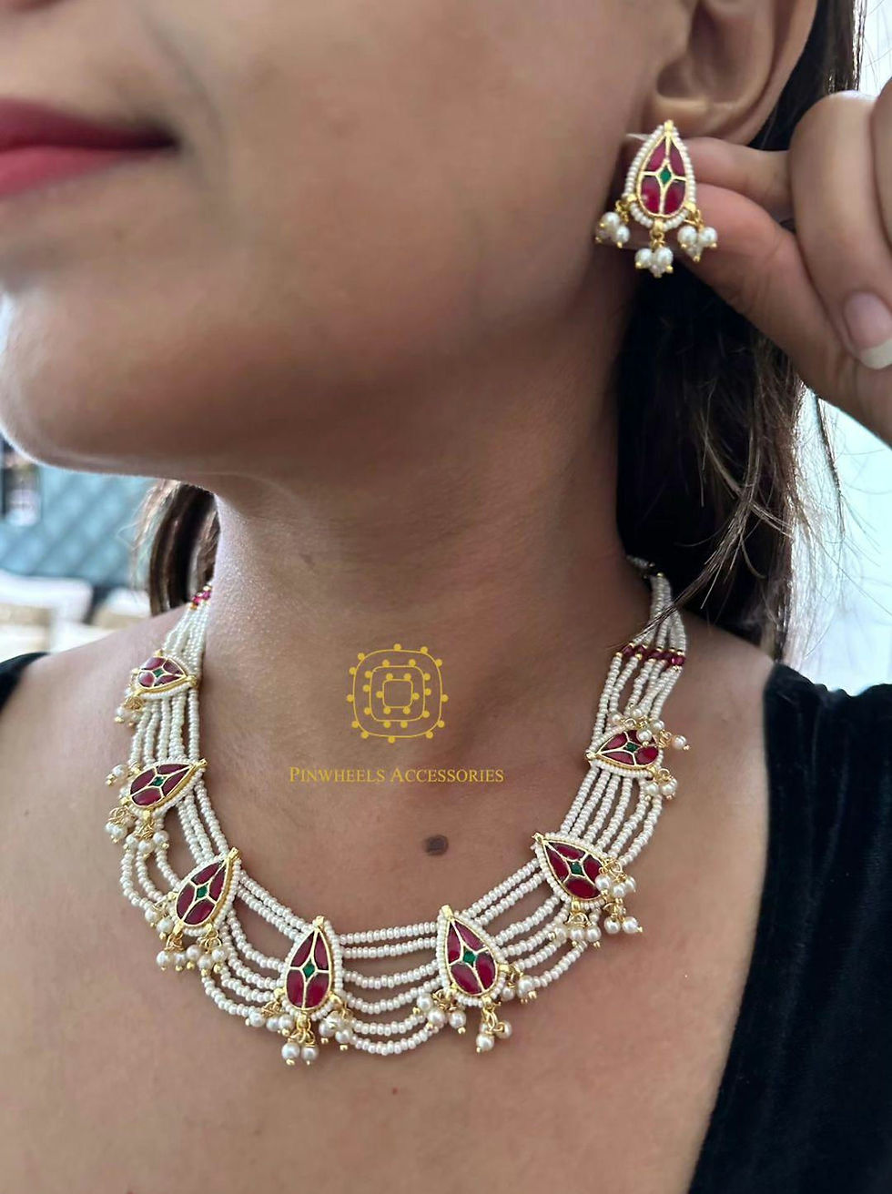 Thumbnail: PAAN SHAPED  PACHI KUNDAN BEADED NECKLACE 