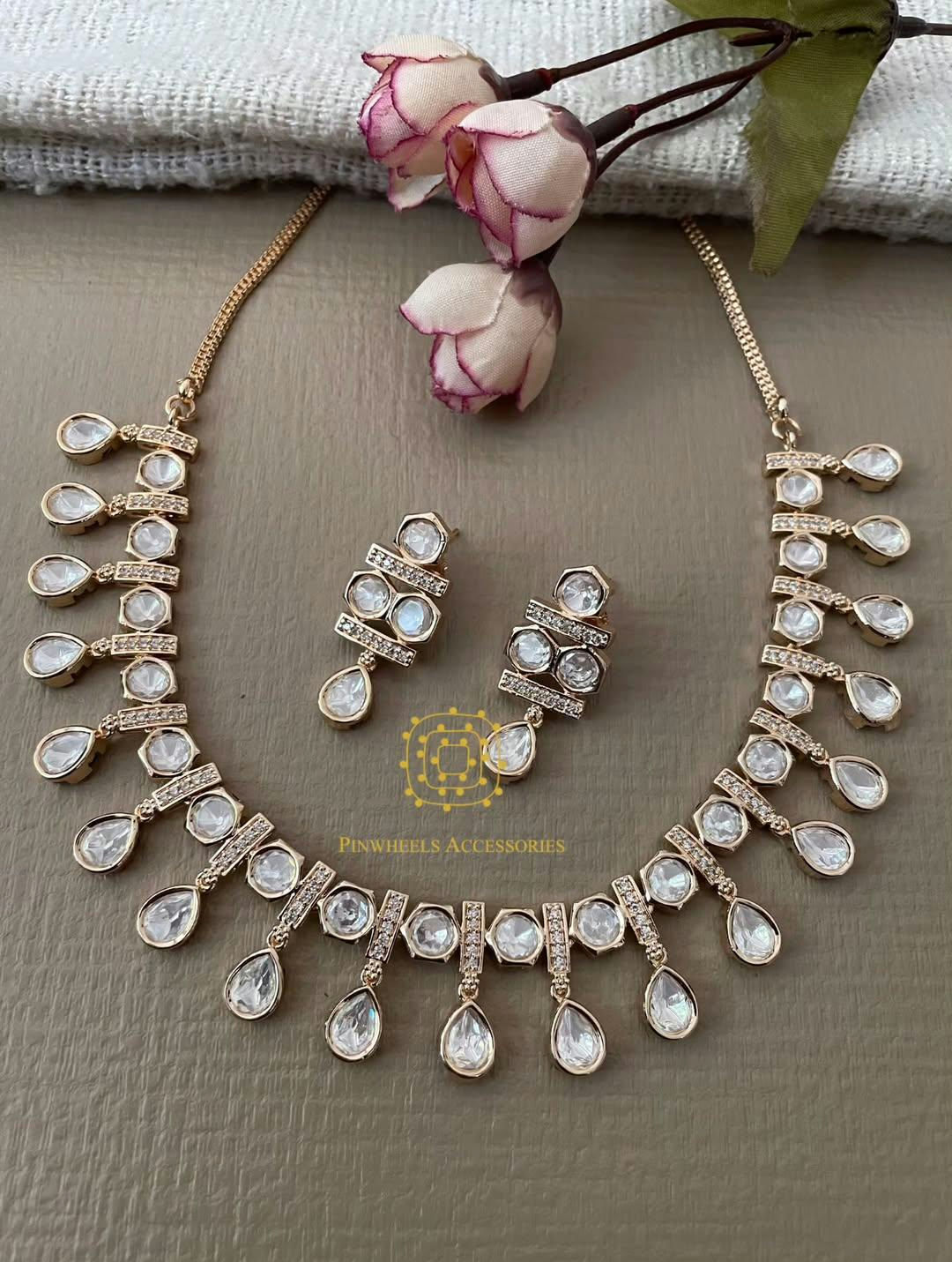 POLKI COLOURED STONE NECKLACE 