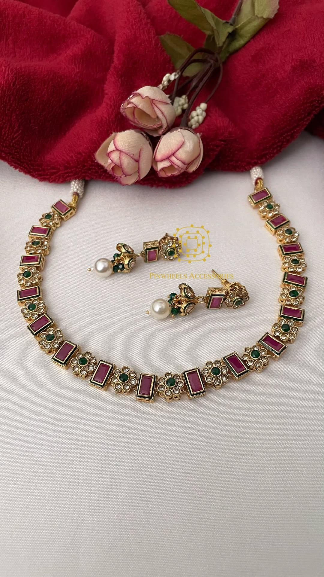 SIMPLE COLOURED STONE TRADITIONAL NECKLACE 