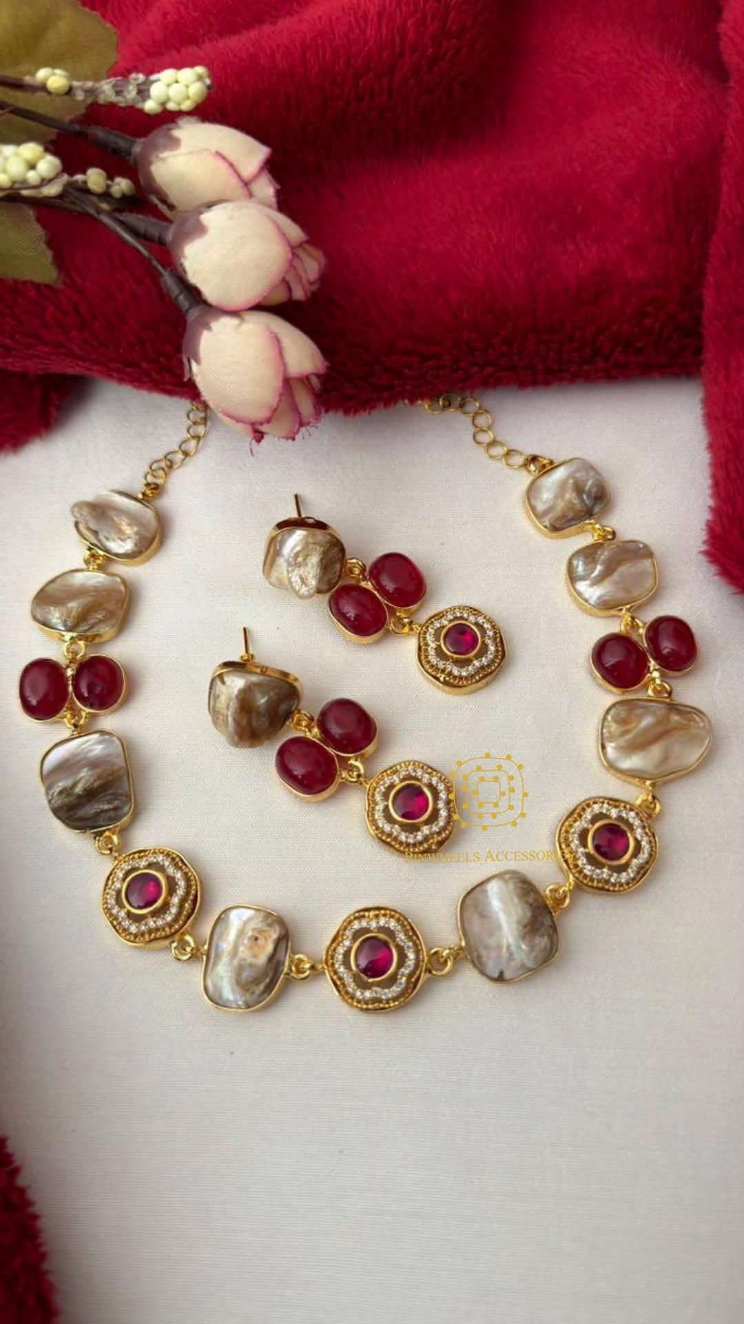 MOTHER OF PEARL COLOURED STONE NECKLACE 