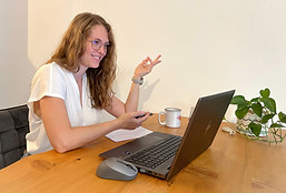 Photo de Gaëtane Plassart en consultation