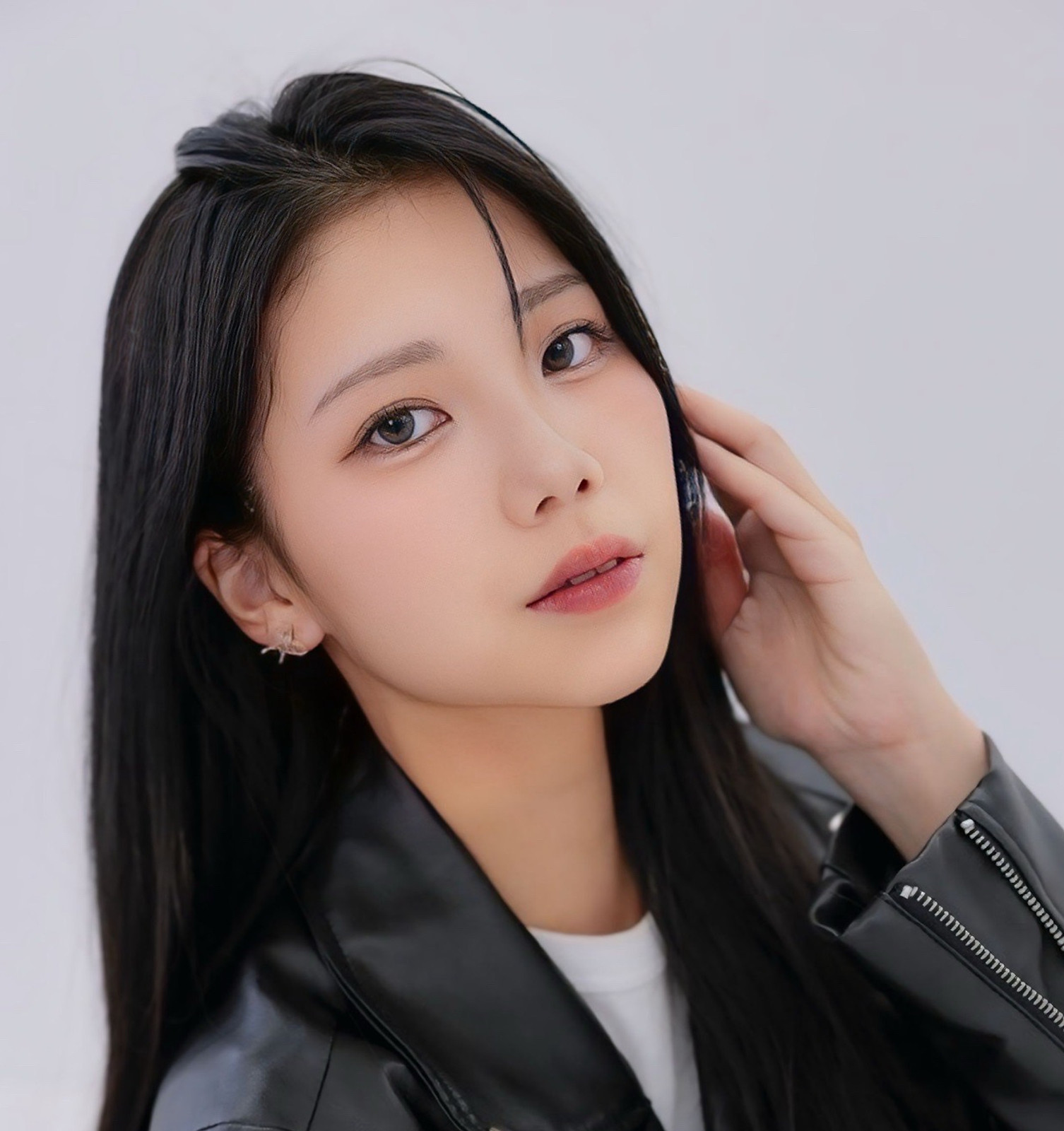 new５月１７日（日） 宮田彩未 個人撮影会５月１０日２１時 予約受付開始