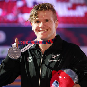 Leslie Wins Silver in Singapore