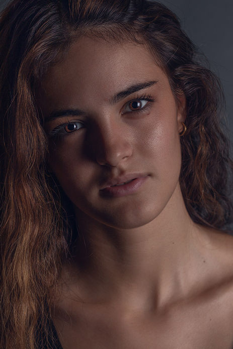 Valeria Melgarejo beauty headshot and studio portrait, Salitre Models.